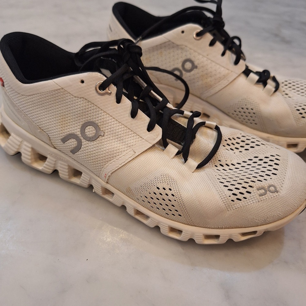 On Running Cloud X Sz 8.5 White Black Mesh Athletic Training Running Track Shoes